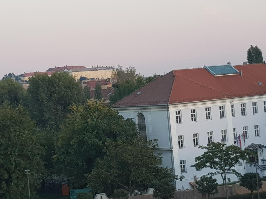 Sara - Modern Apartment In The City Center Novi Sad Eksteriør billede